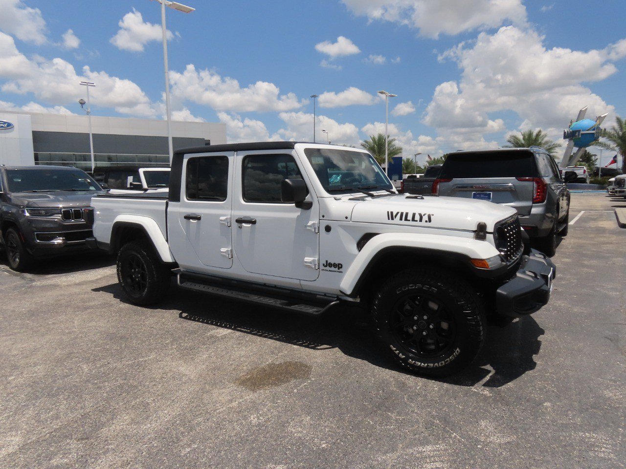 Used 2024 Jeep Gladiator Sport AWD/4WD image 7