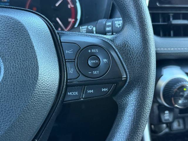 Used 2025 Toyota RAV4 XLE AWD/4WD image 16