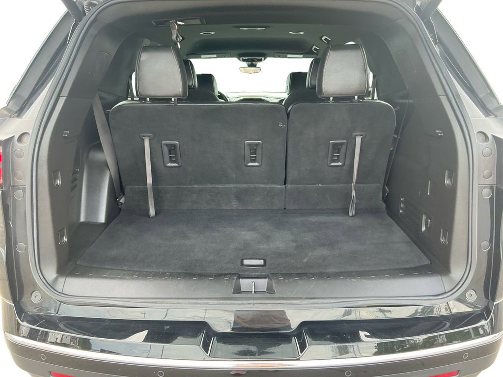 Used 2023 Chevrolet Traverse Premier FWD image 24