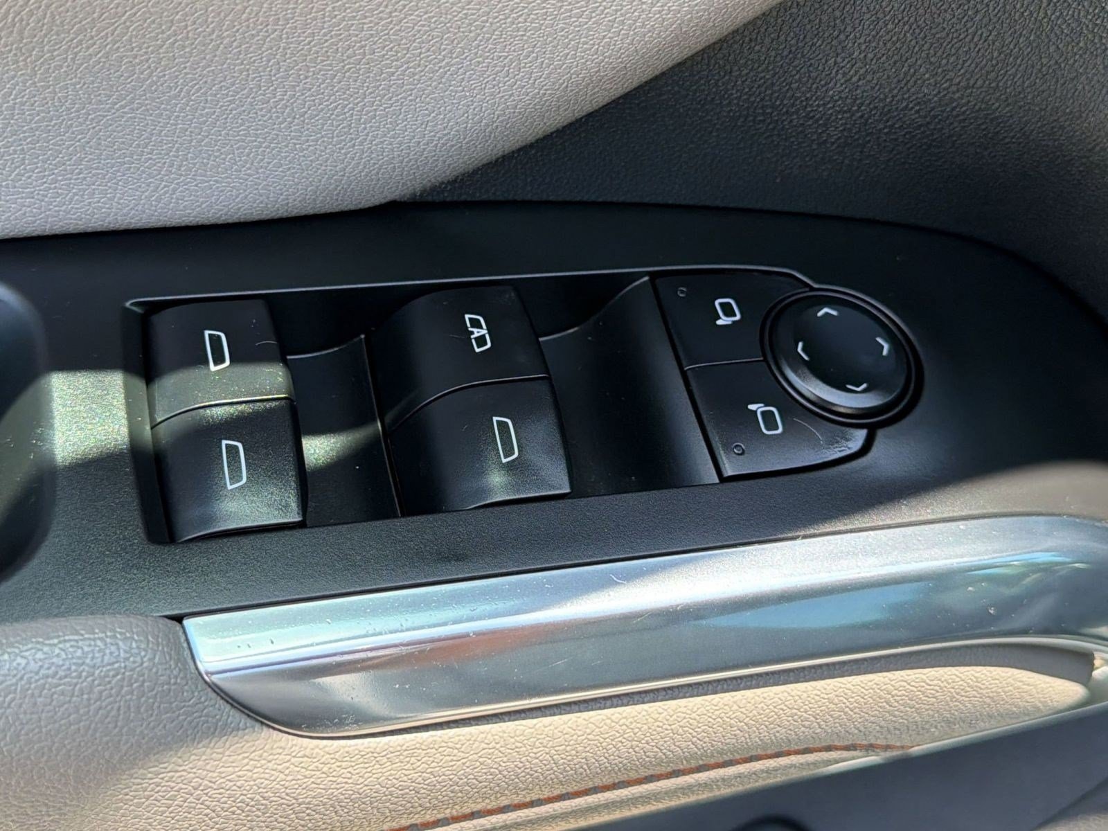 Used 2025 Chevrolet Traverse LT AWD/4WD image 13