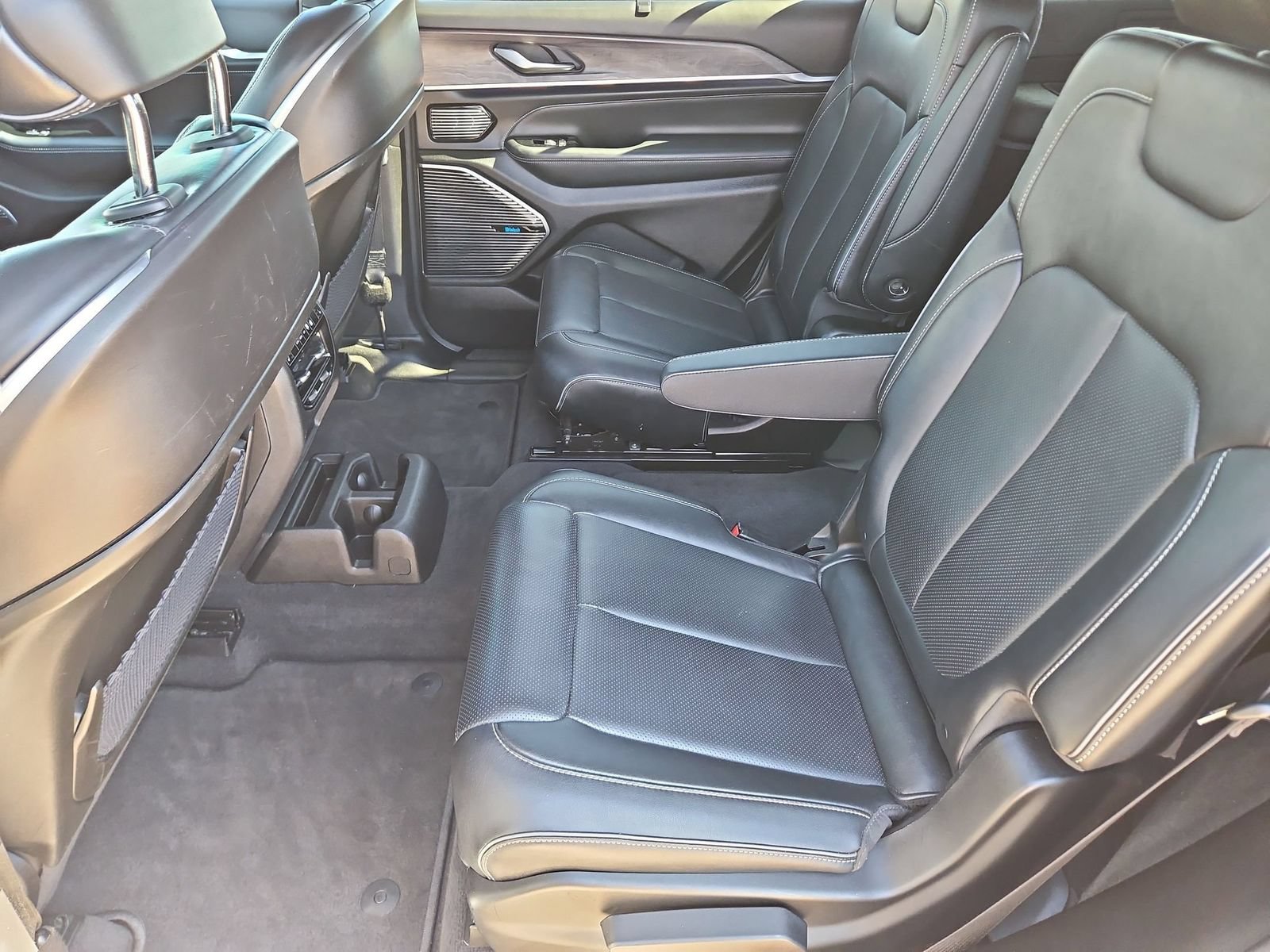 Used 2022 Jeep Grand Cherokee L Overland w/ Advanced Protech Group III AWD/4WD image 24