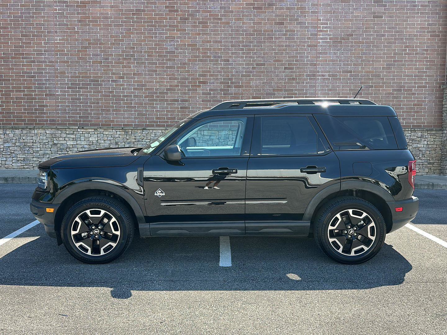 Certified 2023 Ford Bronco Sport Outer Banks w/ Tech Package AWD/4WD image 2