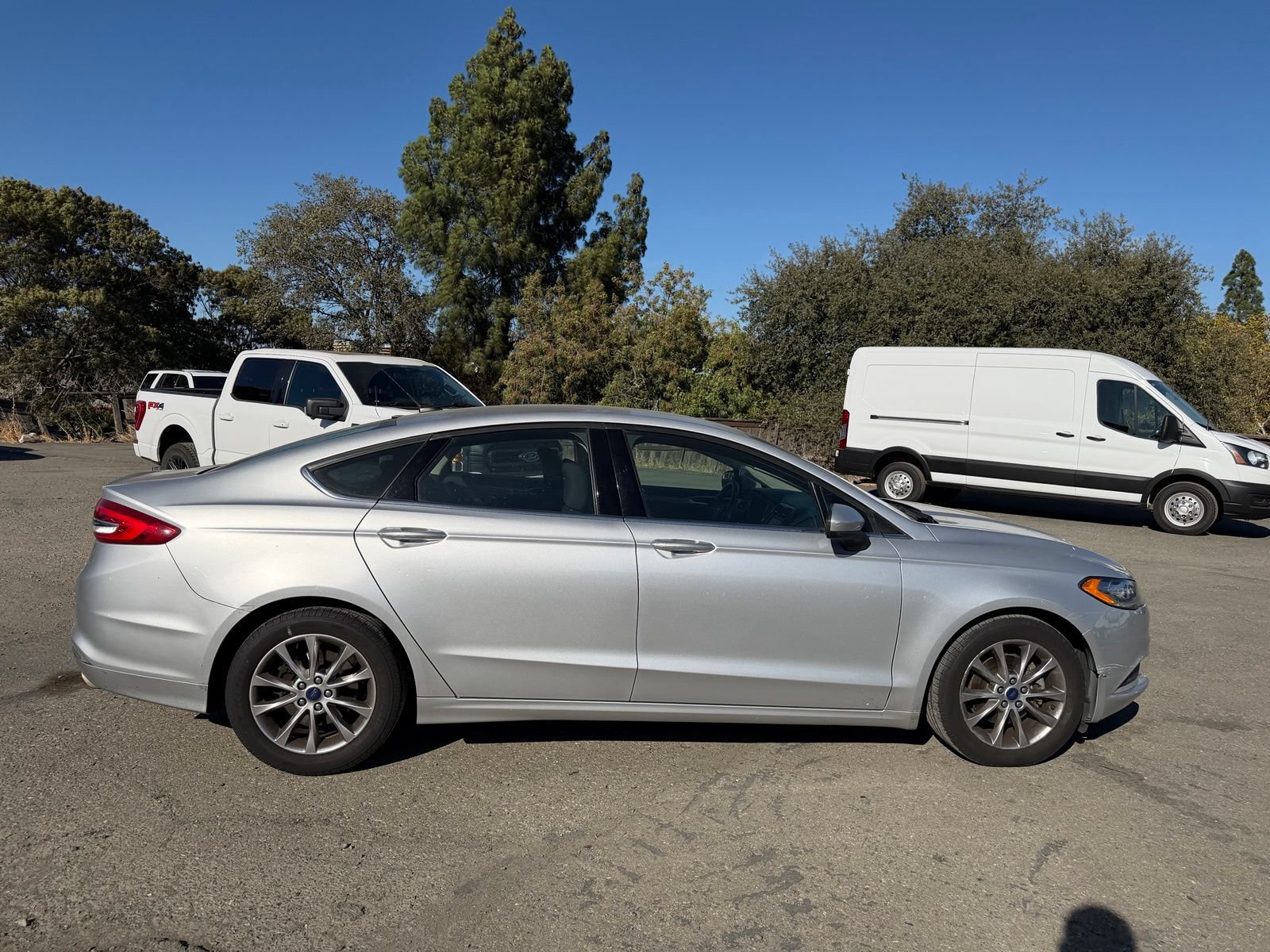 Certified 2017 Ford Fusion SE w/ Fusion SE Technology Package FWD image 6