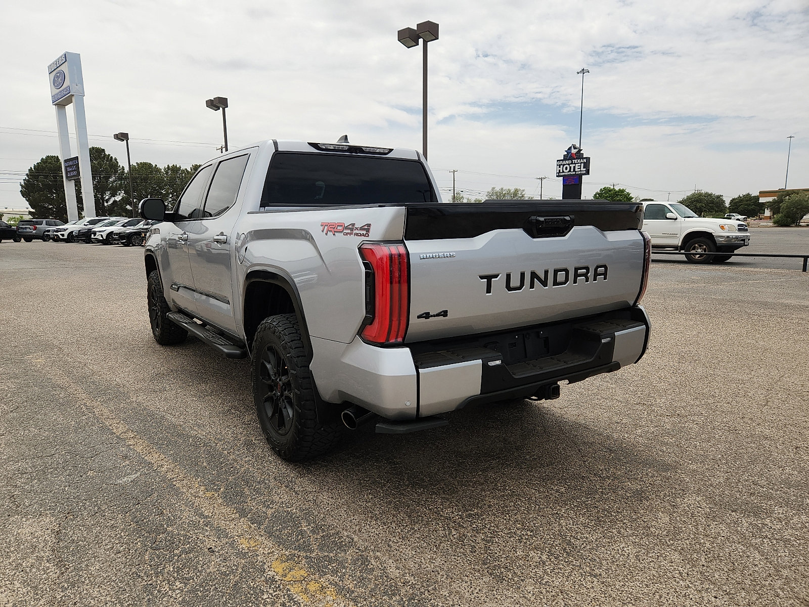 Used 2024 Toyota Tundra Platinum w/ TRD Off-Road Package AWD/4WD image 5