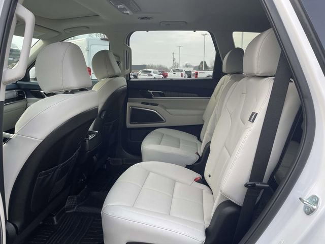 Used 2025 Kia Telluride EX w/ EX Captain's Chair Package image 11