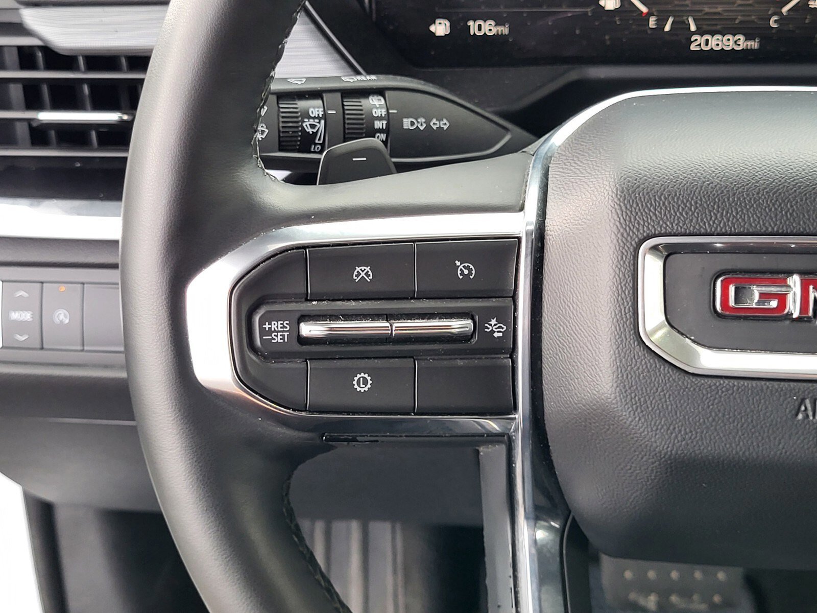 Used 2025 GMC Acadia Elevation FWD image 24