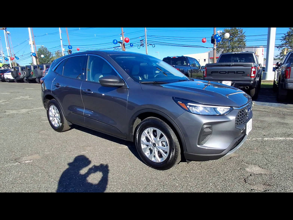Certified 2023 Ford Escape Active AWD/4WD image 2