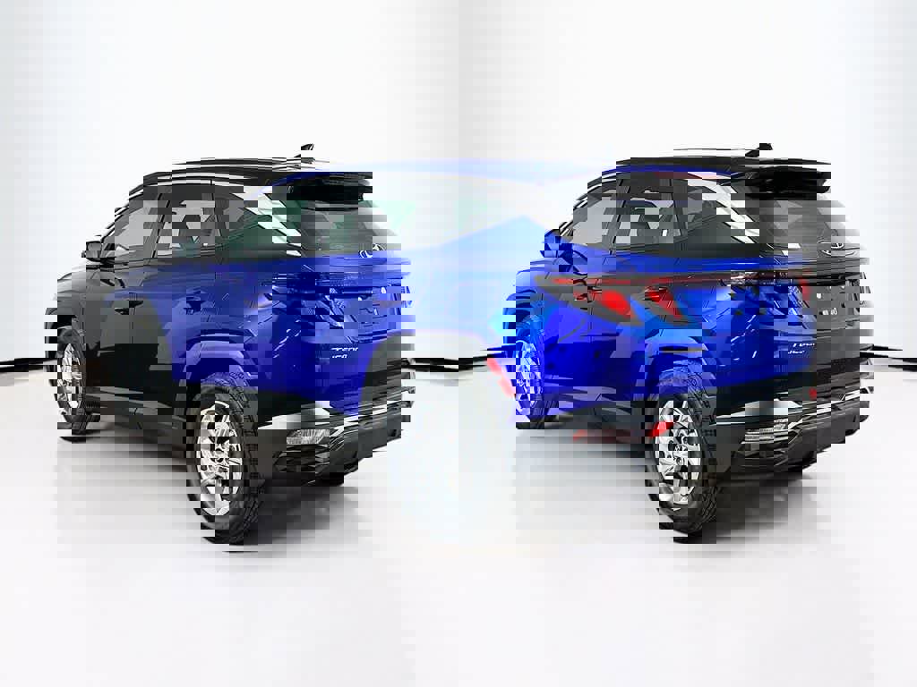 Used 2023 Hyundai Tucson SE image 3