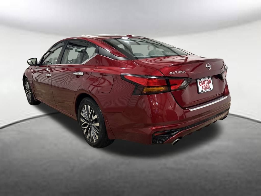 Used 2023 Nissan Altima 2.5 SV w/ SV Premium Package image 3