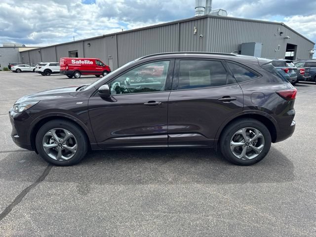 Certified 2023 Ford Escape ST-Line Select w/ Tech Pack #2 AWD/4WD image 4