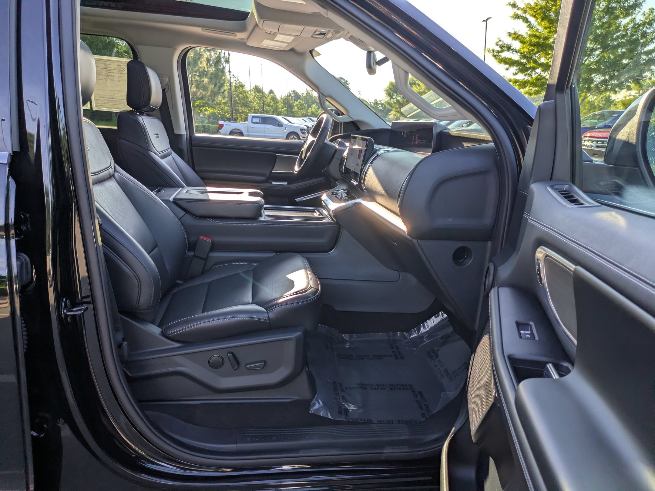 Certified 2025 Ford Expedition Platinum w/ Driver's Package AWD/4WD image 36