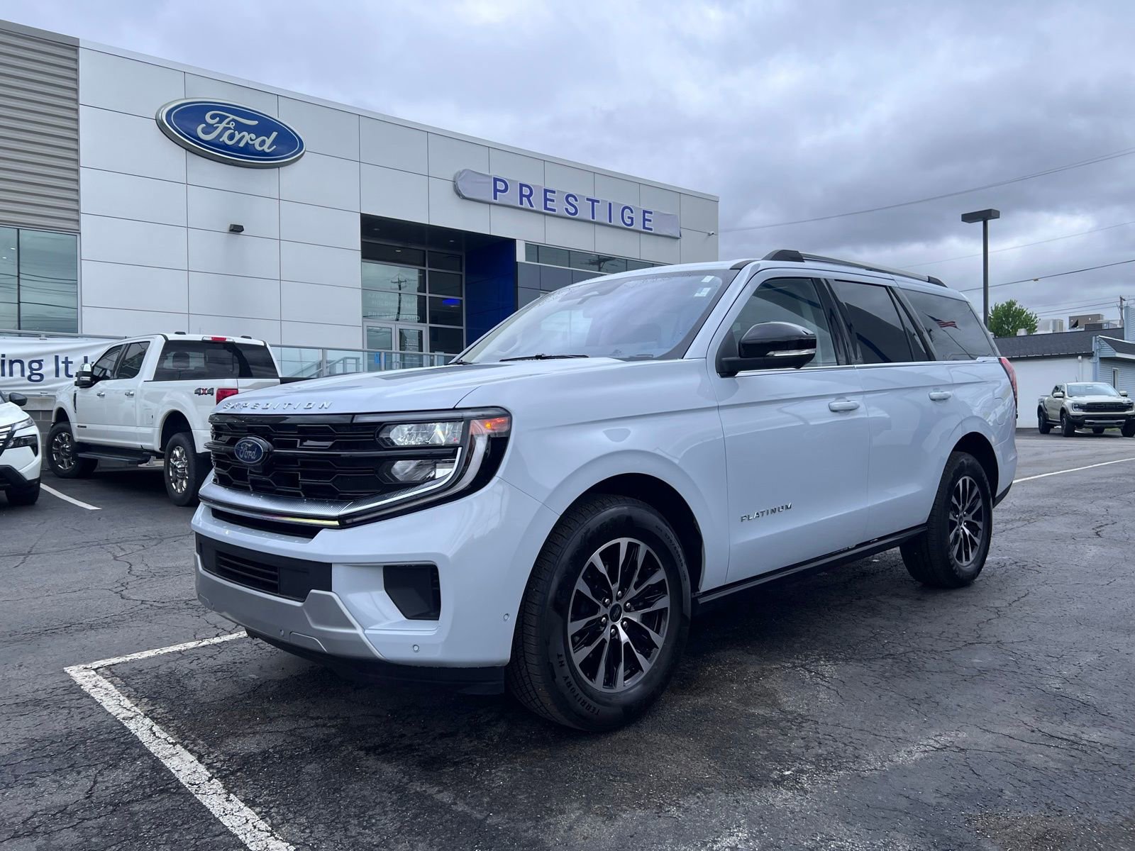 Certified 2025 Ford Expedition Platinum AWD/4WD image 4