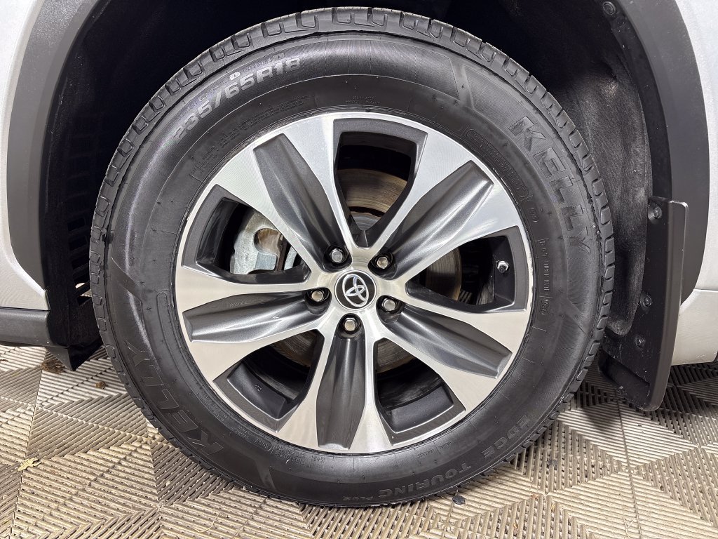 Used 2023 Toyota Highlander XLE FWD image 12
