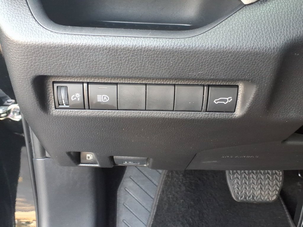 Used 2022 Toyota RAV4 XLE Premium AWD/4WD image 18