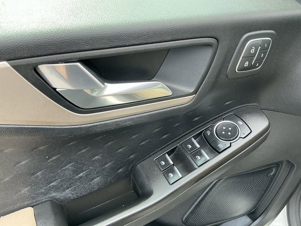 Certified 2020 Ford Escape SEL FWD image 16
