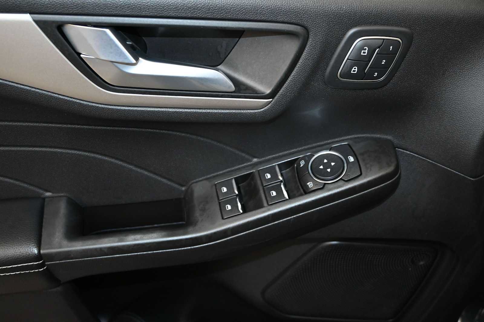 Certified 2022 Ford Escape SEL w/ Technology Package AWD/4WD image 18