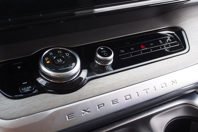 Certified 2025 Ford Expedition Max Platinum w/ Driver's Package image 28