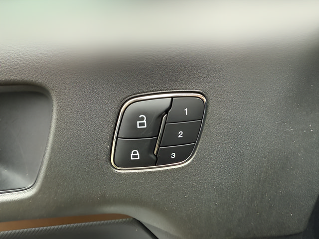 Certified 2025 Ford Bronco Sport Outer Banks w/ Outer Banks Tech Package+ AWD/4WD image 23