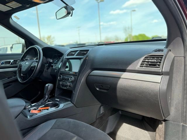 Certified 2018 Ford Explorer XLT w/ XLT Appearance Package AWD/4WD image 18