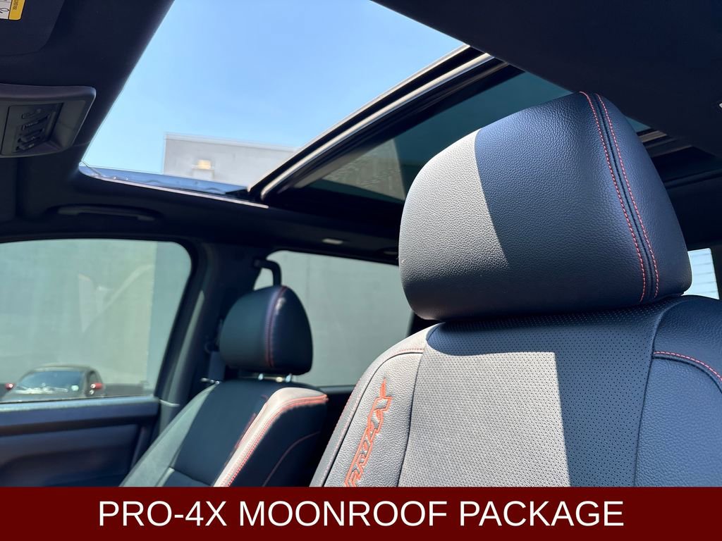 Used 2023 Nissan Titan PRO-4X w/ Pro-4x Convenience Package AWD/4WD image 5