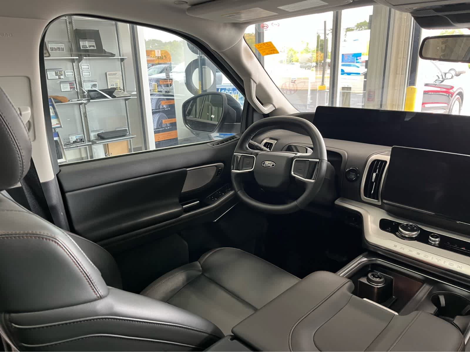 Certified 2025 Ford Expedition Active AWD/4WD image 17