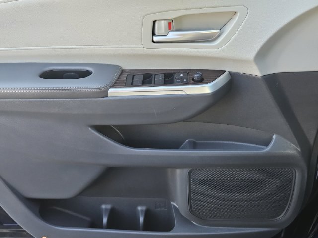 Used 2024 Toyota Sienna XLE AWD/4WD image 11