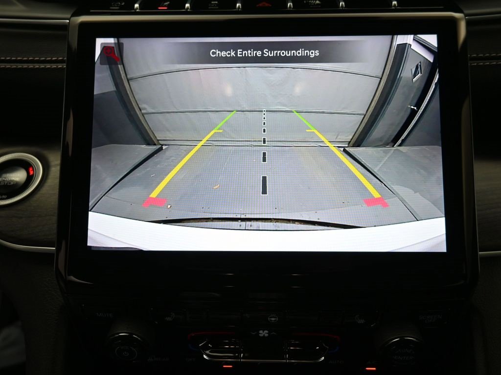 Used 2024 Jeep Grand Cherokee L Limited w/ Black Appearance Package image 4