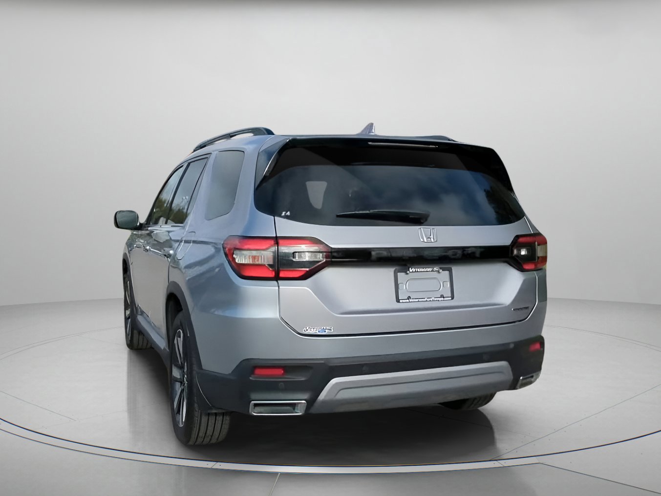 Used 2024 Honda Pilot Touring image 15