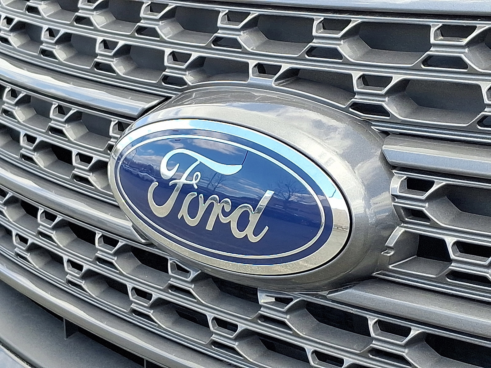 Certified 2023 Ford Explorer XLT w/ Equipment Group 202A image 4