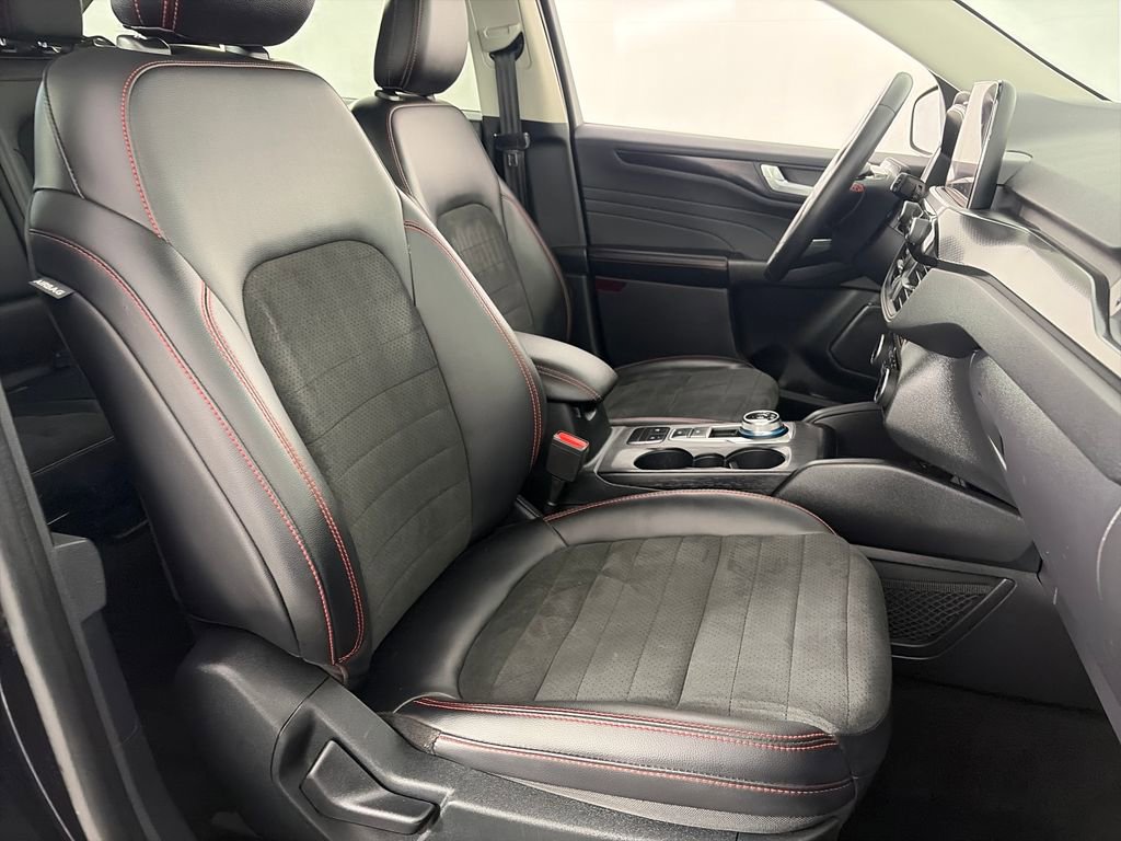 Certified 2022 Ford Escape SEL w/ SEL Stealth AWD Package image 31