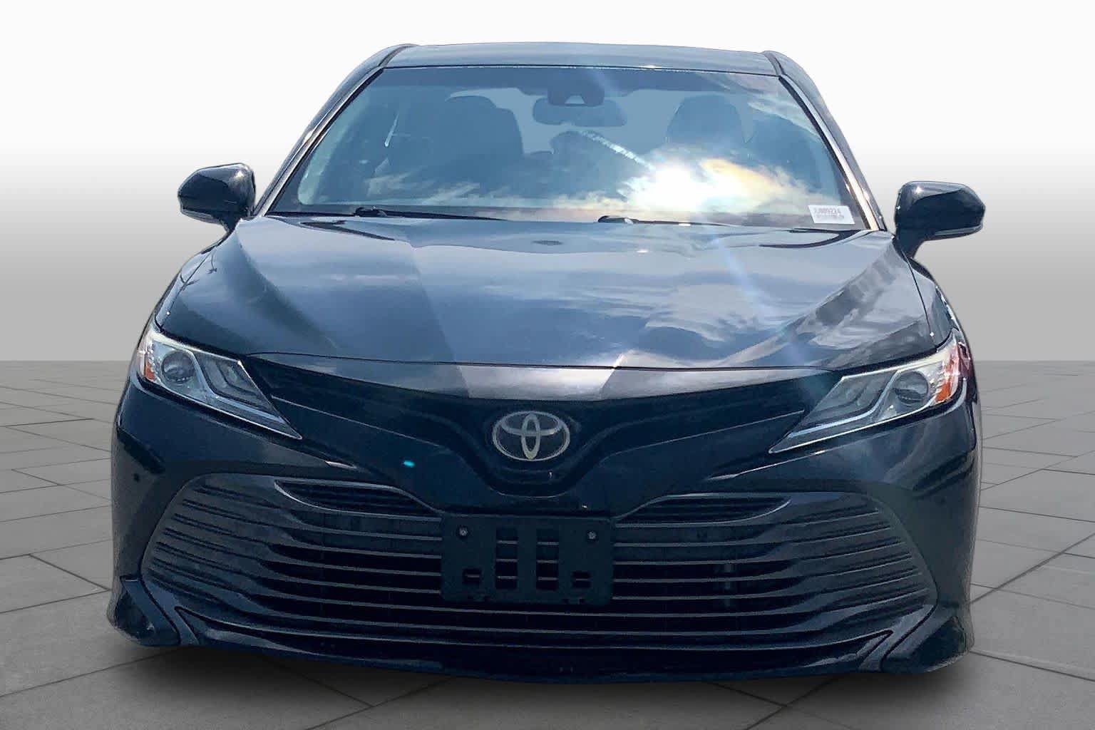 Used 2018 Toyota Camry XLE FWD image 4