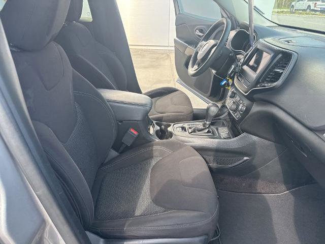 Used 2019 Jeep Cherokee Latitude w/ Popular Appearance Group image 30