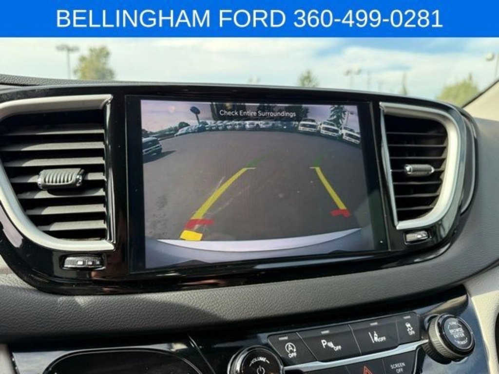 Used 2024 Chrysler Pacifica Touring-L image 35