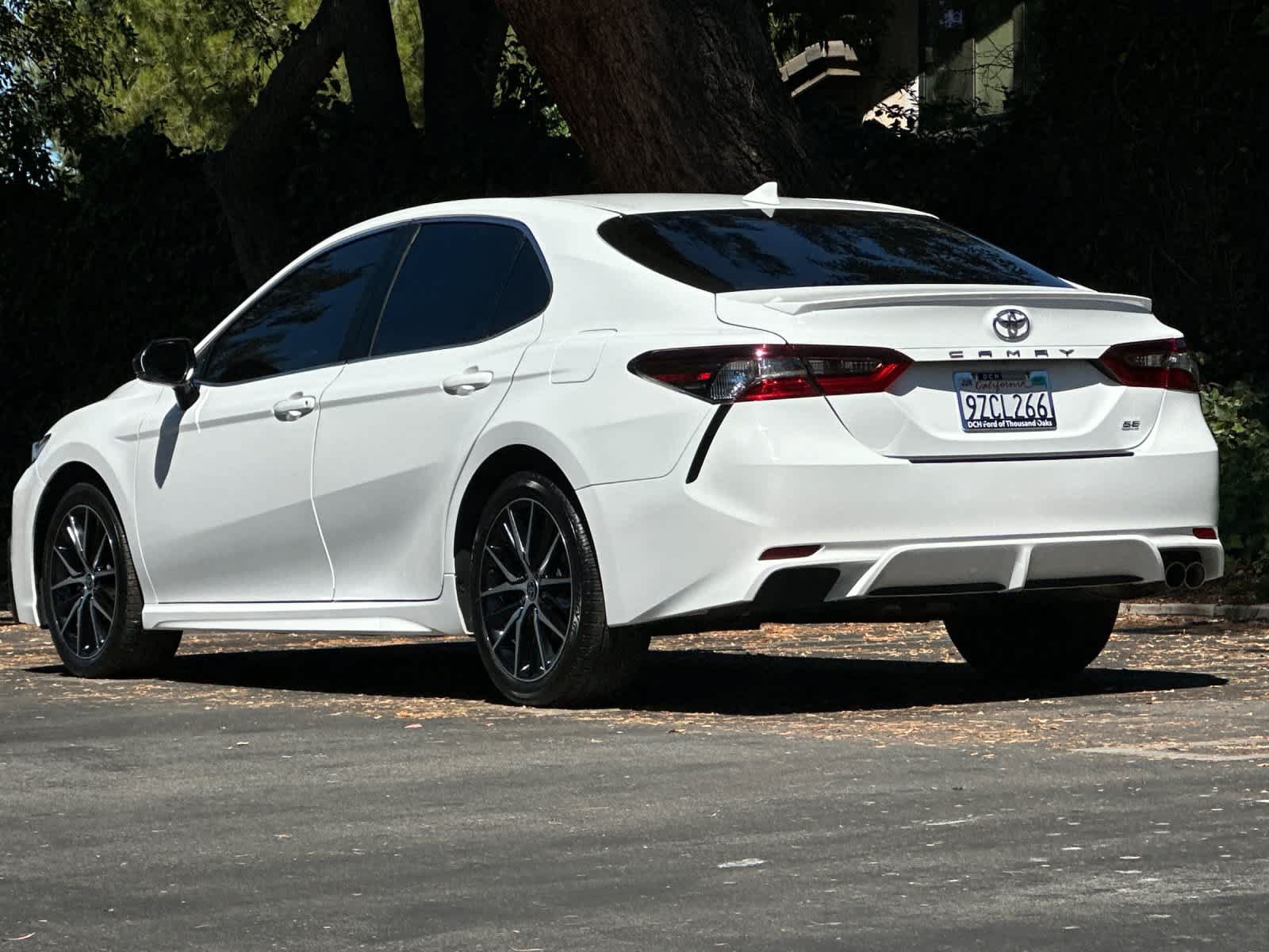 Used 2023 Toyota Camry SE w/ Convenience Package FWD image 6