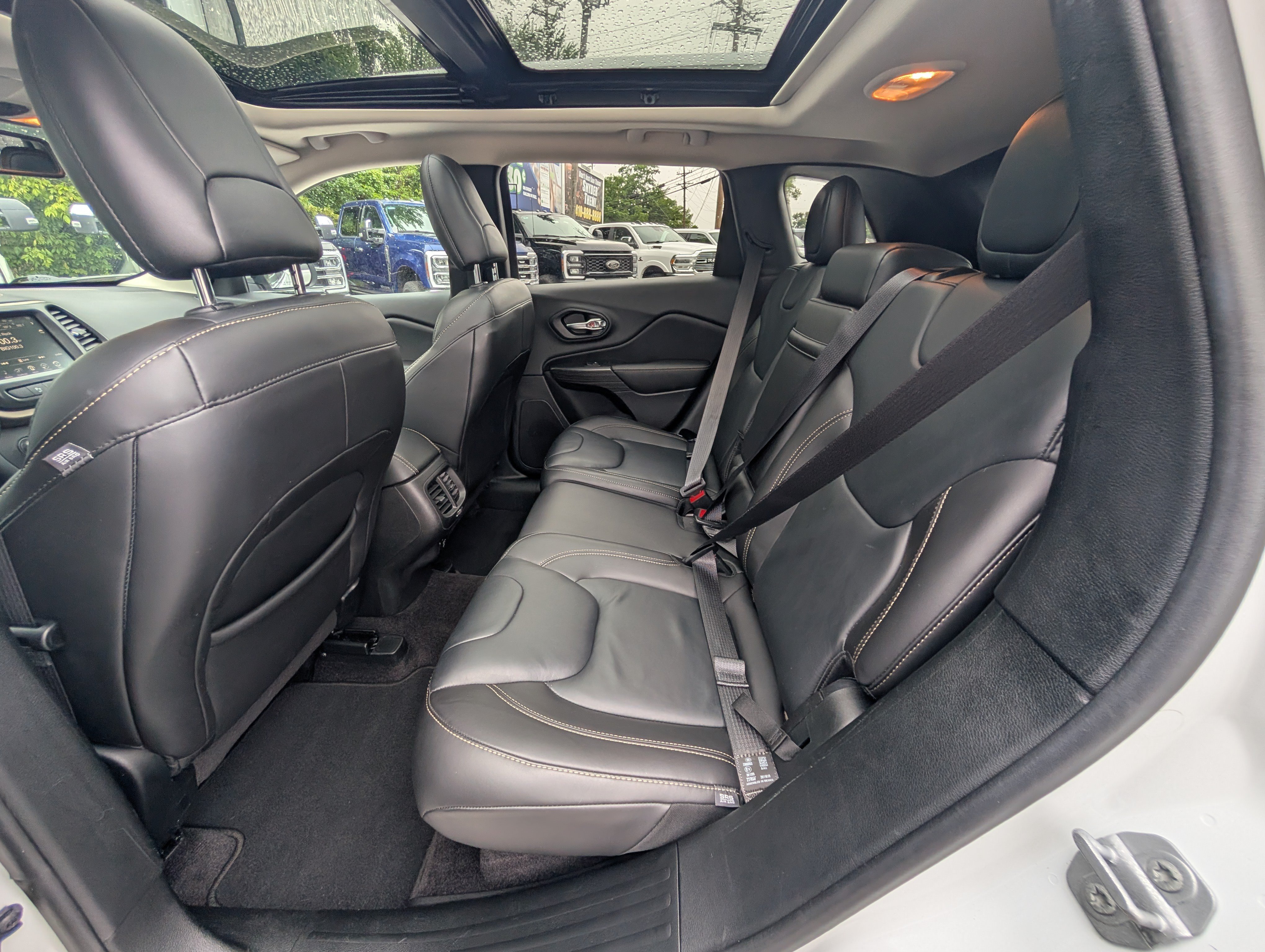 Used 2017 Jeep Cherokee Limited AWD/4WD image 15