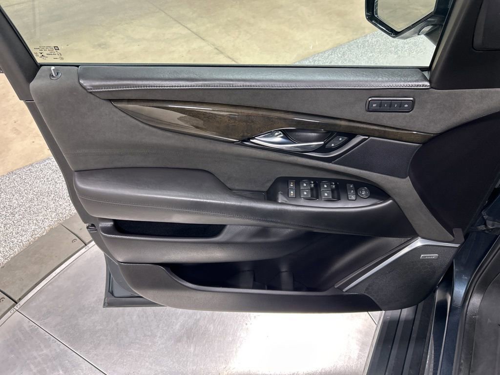 Used 2020 Cadillac Escalade Platinum image 13