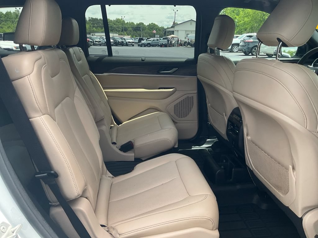 Used 2025 Jeep Grand Cherokee L Limited w/ Luxury Tech Group II AWD/4WD image 13