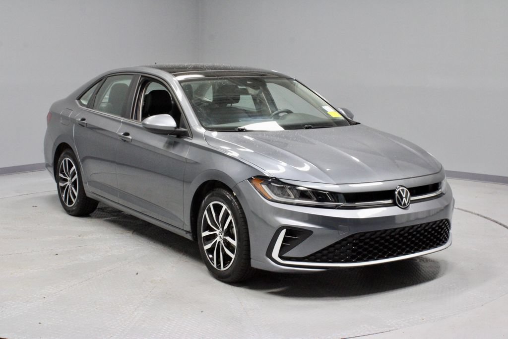 Used 2025 Volkswagen Jetta SE FWD image 1