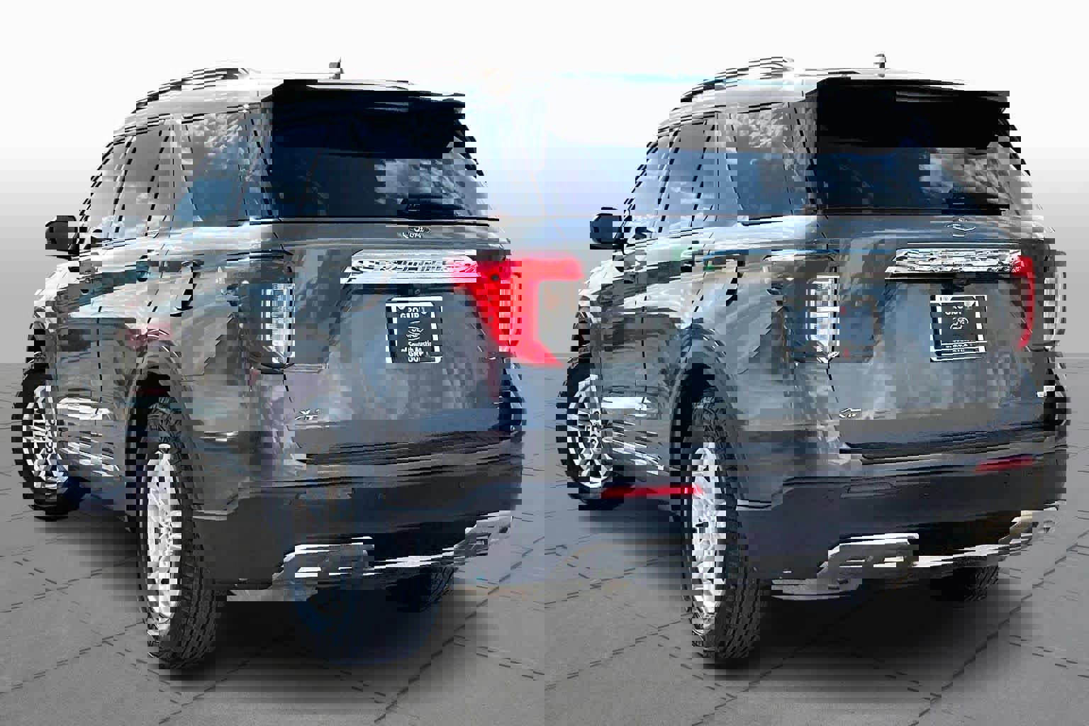 Certified 2020 Ford Explorer XLT w/ Equipment Group 202A RWD image 4