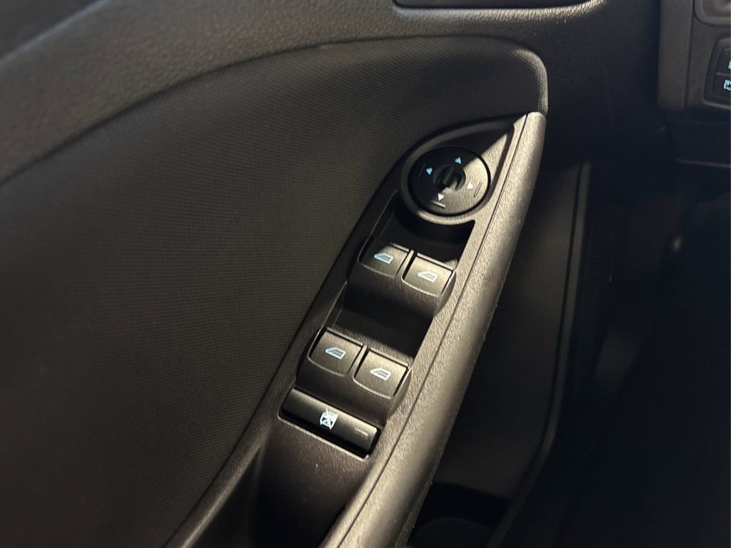 Certified 2018 Ford Focus SE w/ SE Appearance Package FWD image 34