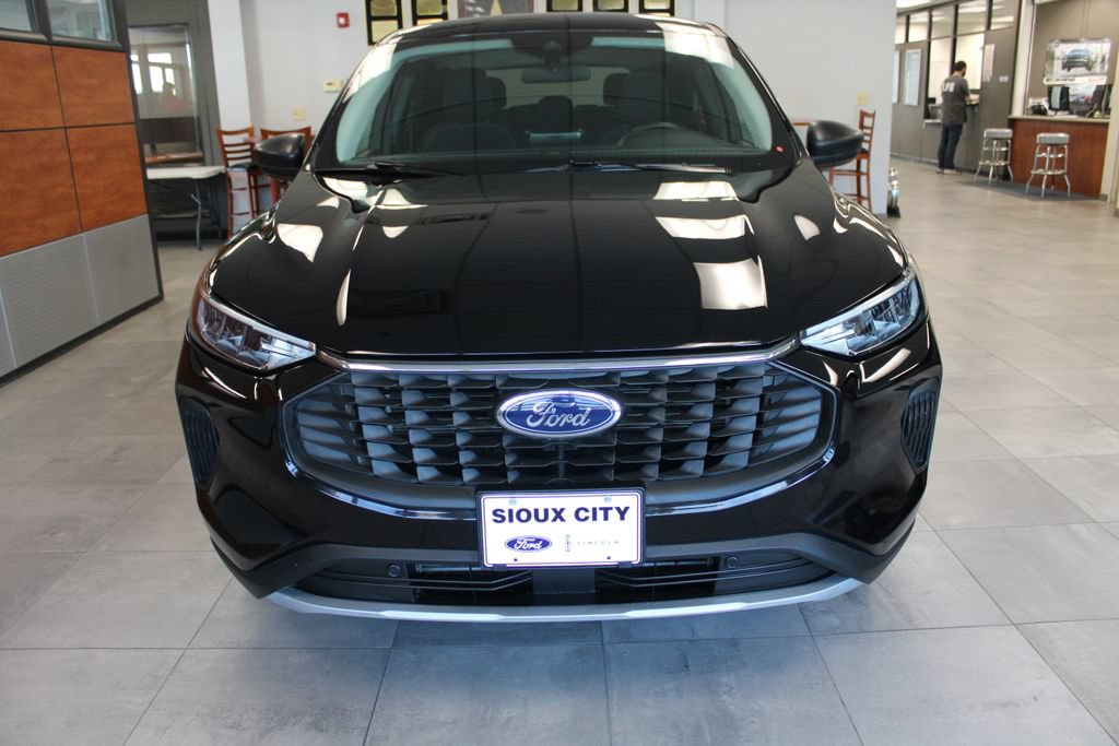 Certified 2024 Ford Escape Active w/ Cold Weather Package FWD image 2