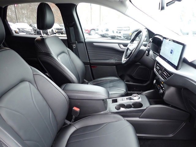Certified 2025 Ford Escape Platinum w/ Premium Technology Package image 11