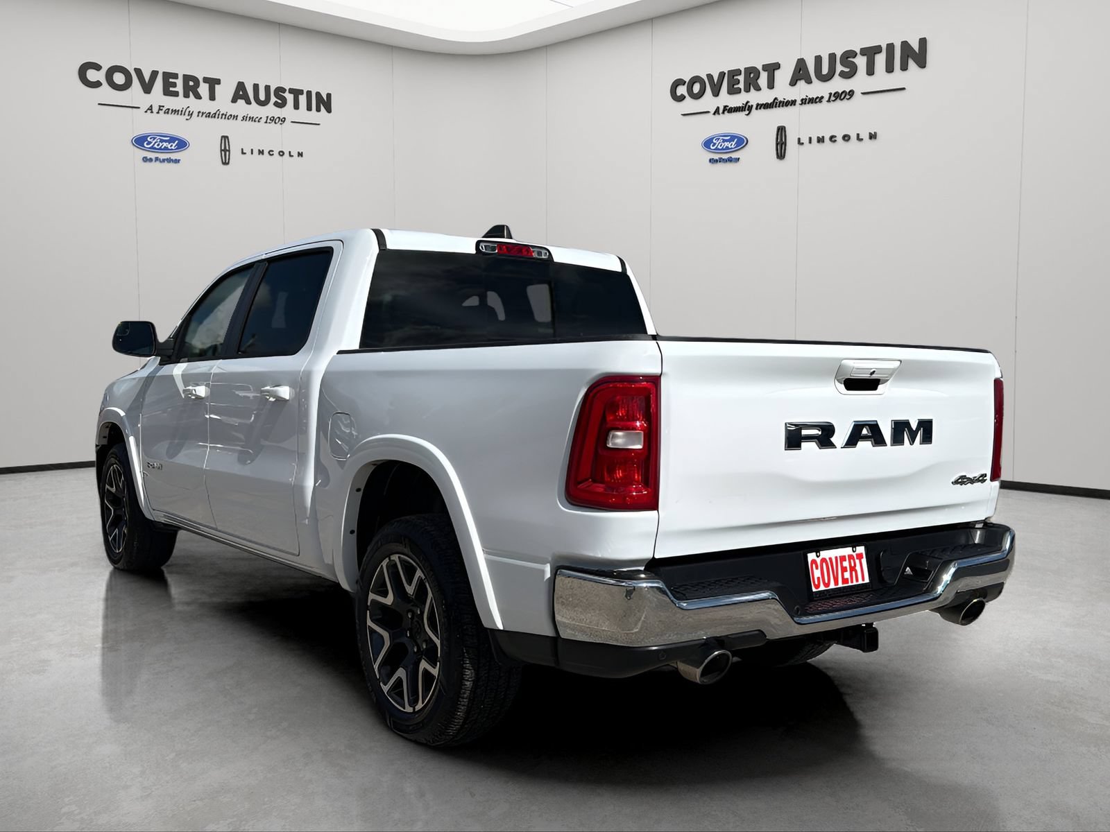 Used 2025 RAM 1500 Laramie AWD/4WD image 3
