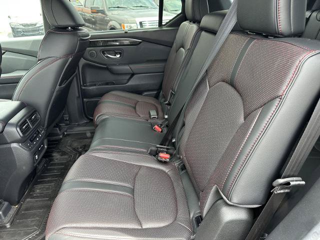 Used 2025 Honda Pilot Black Edition image 15