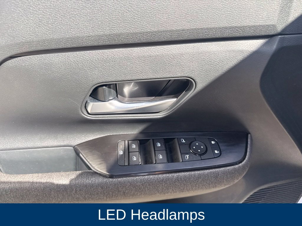 Used 2025 Nissan Kicks SV w/ SV Premium Package FWD image 16