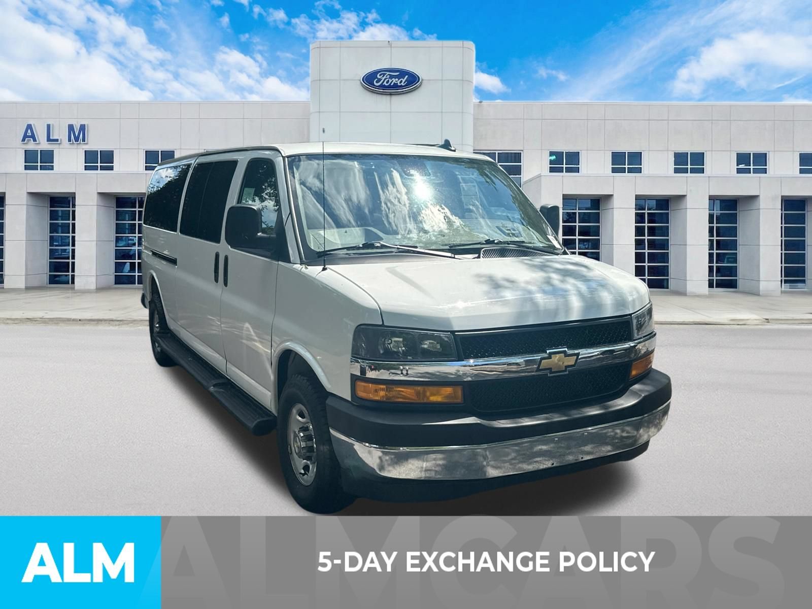 Used 2025 Chevrolet Express 3500 LT w/ LT Preferred Equipment Group RWD image 3