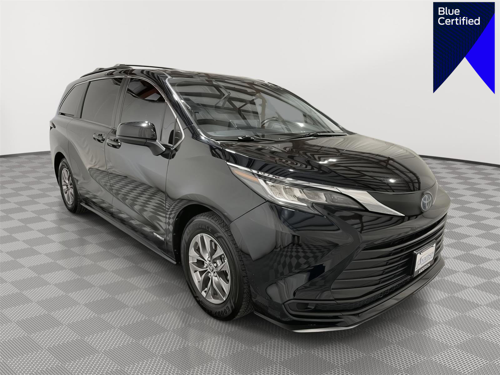 Used 2021 Toyota Sienna LE w/ LE Plus Package