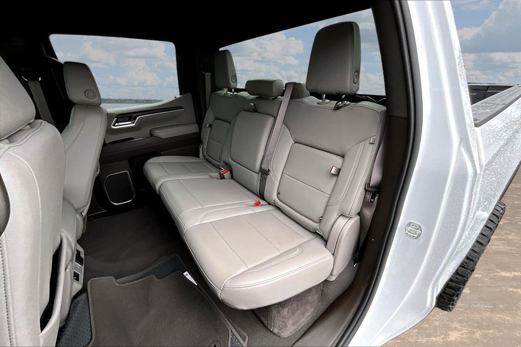 Used 2026 GMC Sierra 1500 SLT AWD/4WD image 25