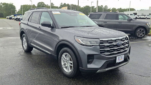 Certified 2025 Ford Explorer Active AWD/4WD image 2