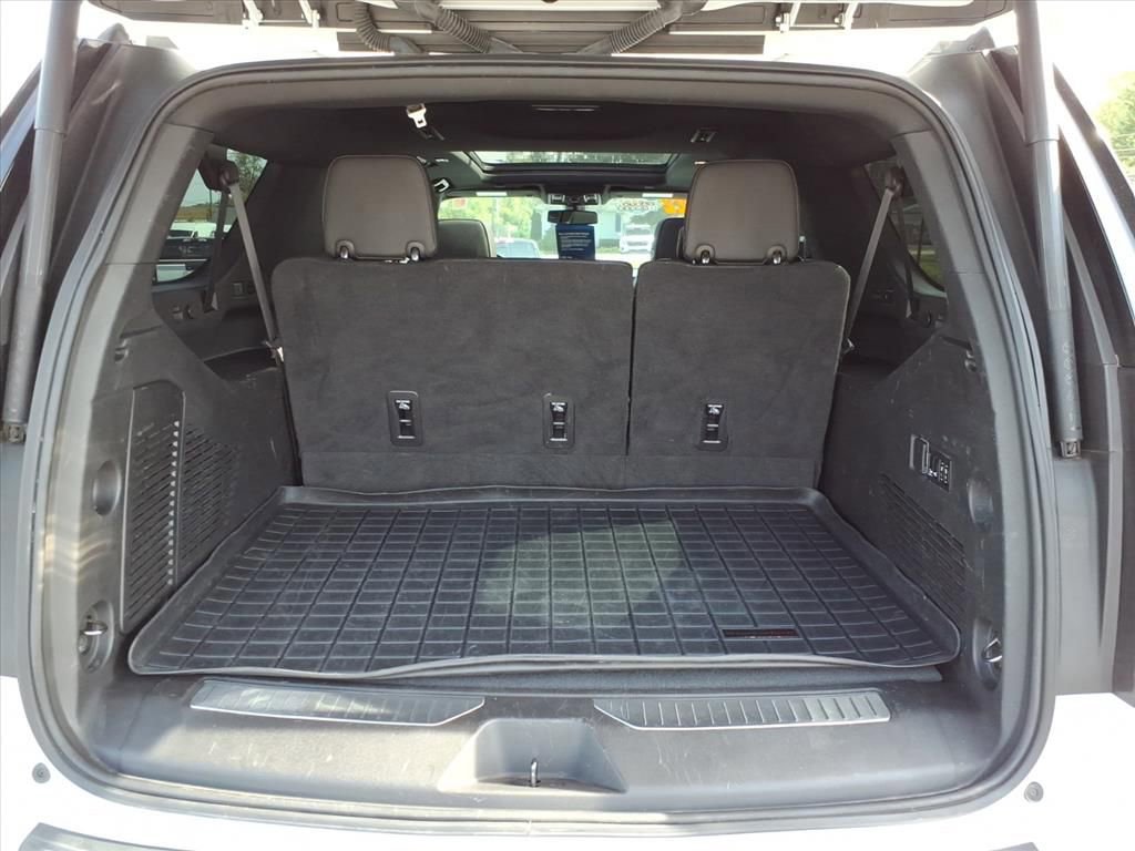 Used 2022 Chevrolet Suburban RST w/ Luxury Package image 14